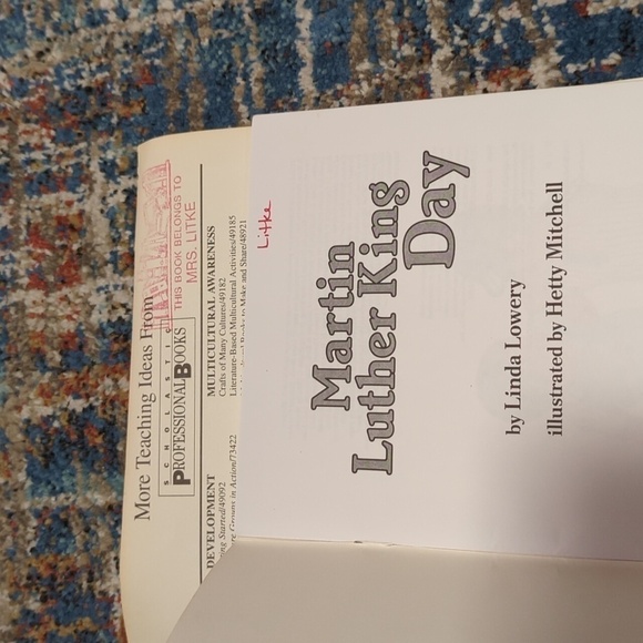 Scholastic Martin Luther King Jr. Set of 3 Paperback Books - Used - Picture 5 of 6
